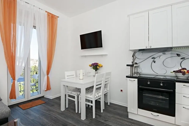 Apartment with sea view