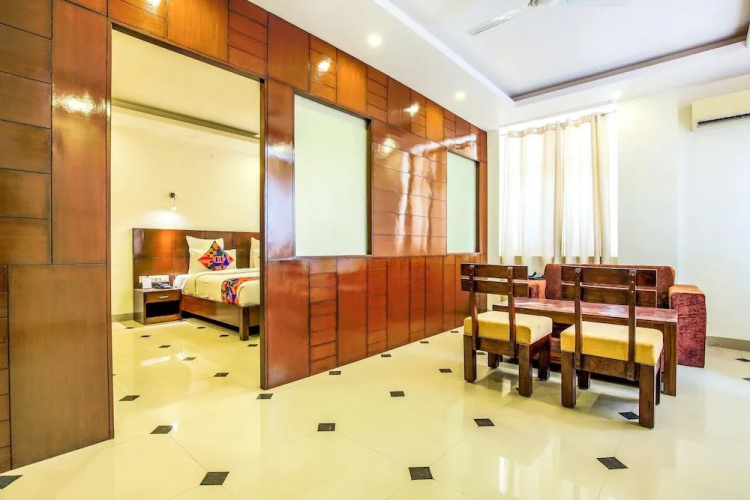 Fabhotel Royal Heritage