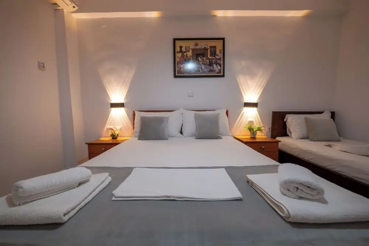 Standard Triple room