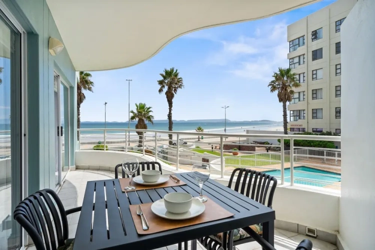3 Bedrooms Apartment
