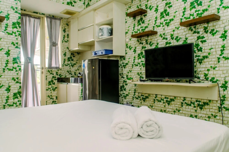 Fancy And Nice Studio At Green Lake View Apartment