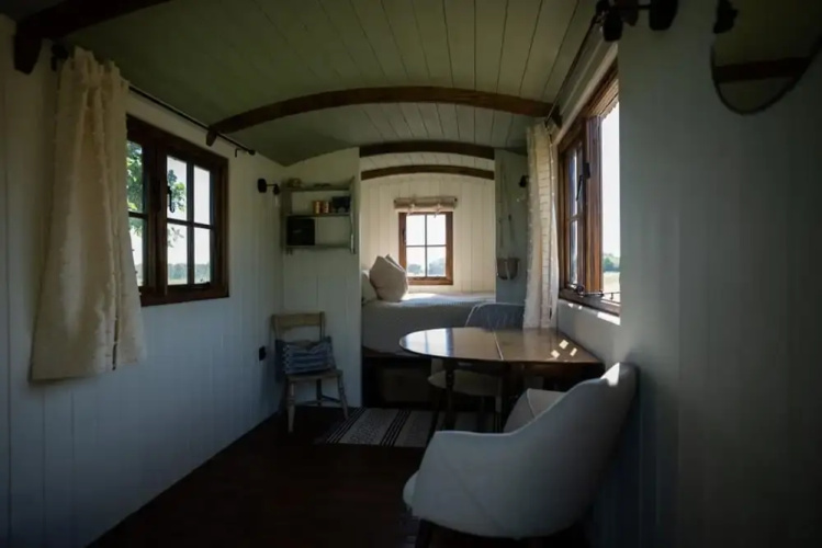 Harbour Ranch Hut - Rustic Countryside Escape