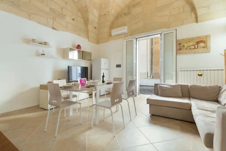 2102 Casa Leccese by Barbarhouse