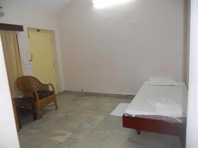 Hotel Sadhabishegam