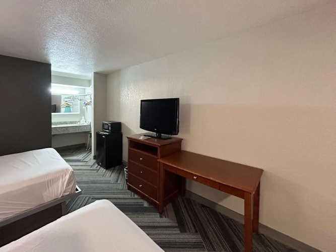 Motel 6 Ada, OK