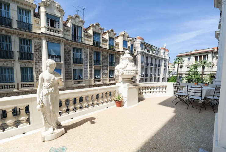 Royal Negresco - 5 Stars Holiday House