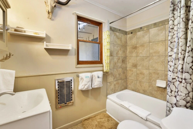 2209-hawks Nest 2 Bedroom Home by Redawning