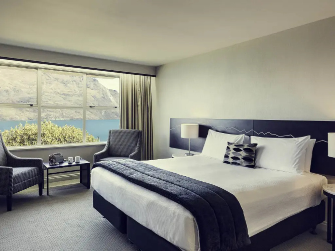 Standard Double room with lake view