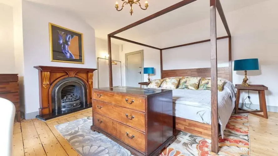 Host Stay Peacock House