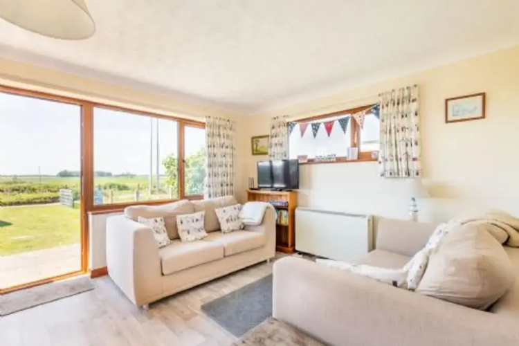 Host Stay Breezy Bungalow