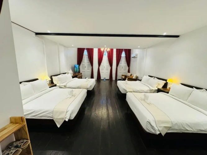 Suite with balcony and with city view