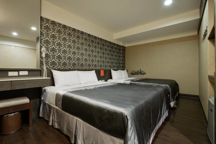 Happy Hotel