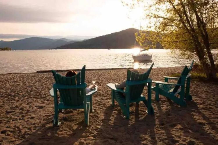 Top Floor on Okanagan Lake with AC & Heated Pool