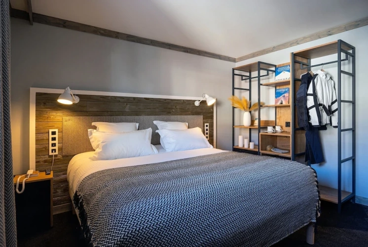 Comfort room with balcony