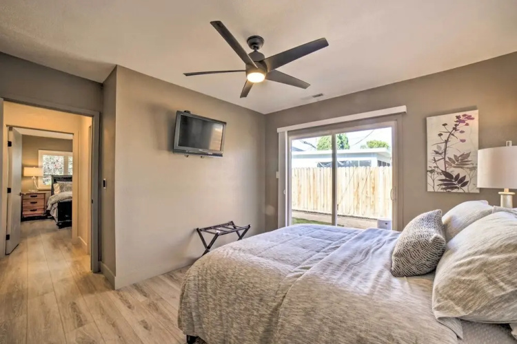 Modern Reno Abode Near Parks & Midtown!
