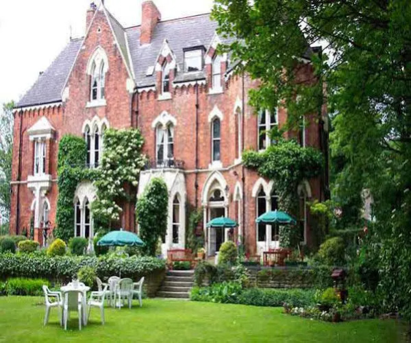 Cliff Lawn Hotel