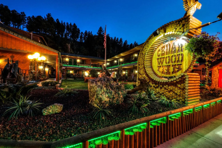Cedar Wood Inn
