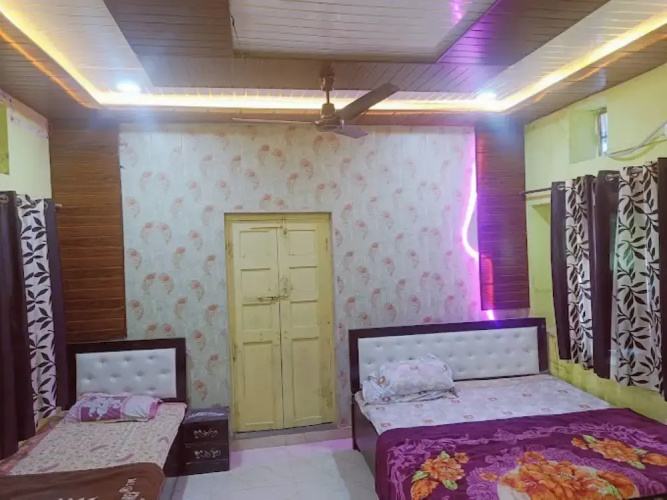 Laxmi Bhawan Dharamshala Mathura by Goroomgo