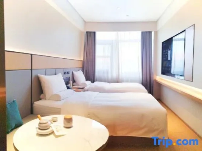 Standard Double room with street view