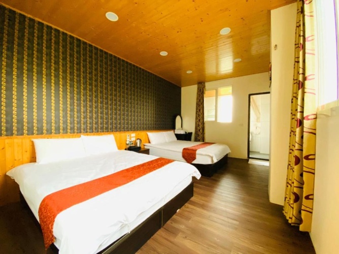 Deluxe Quadruple room