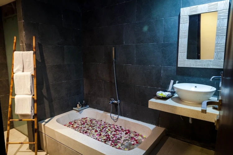 2 Bedrooms Villa