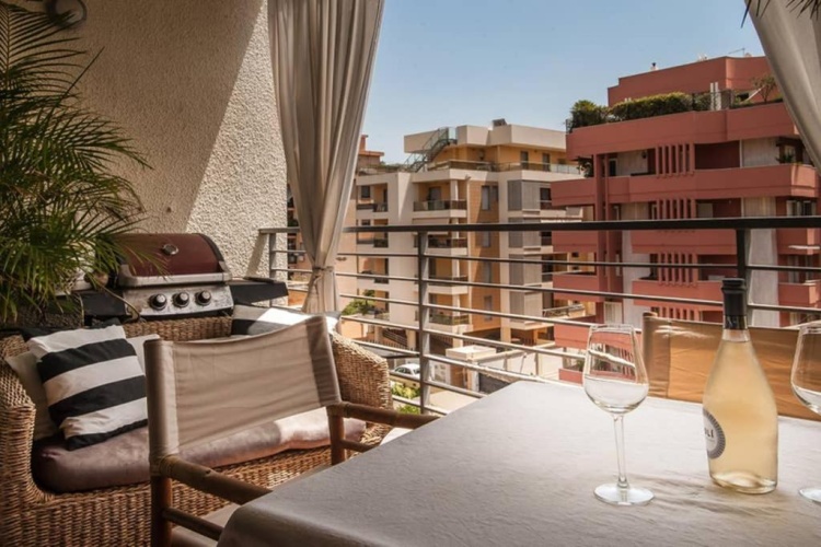 2 Bedrooms Apartment