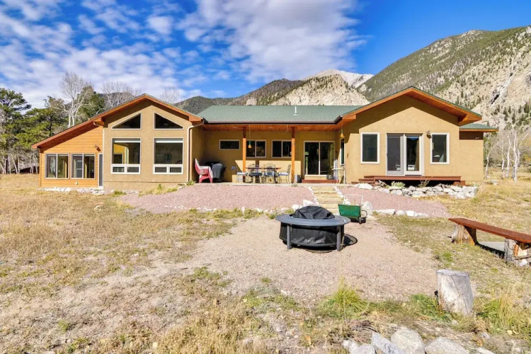 Close to Hot Springs: Chalk Creek Meadows Home!