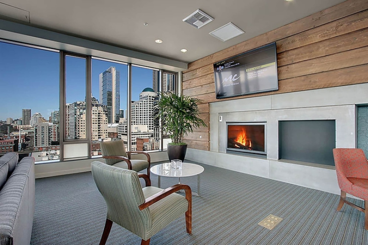 Ferris Wheel Waterfront Apartments By Barsala