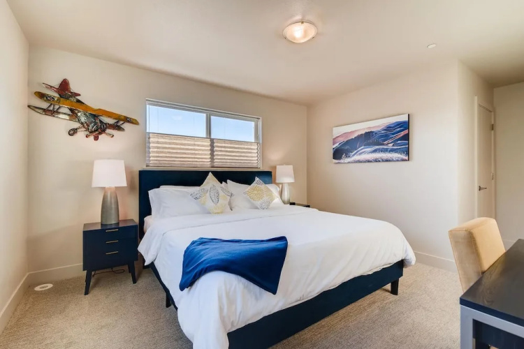 Fancy Townhome near Old Town, Breweries and River!