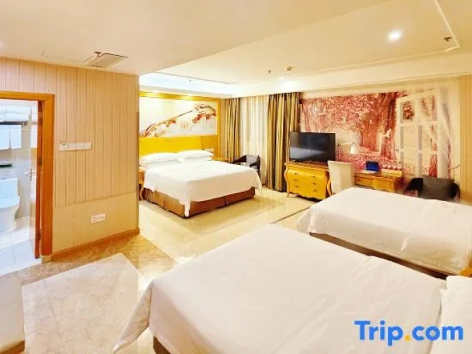 Deluxe Triple Suite