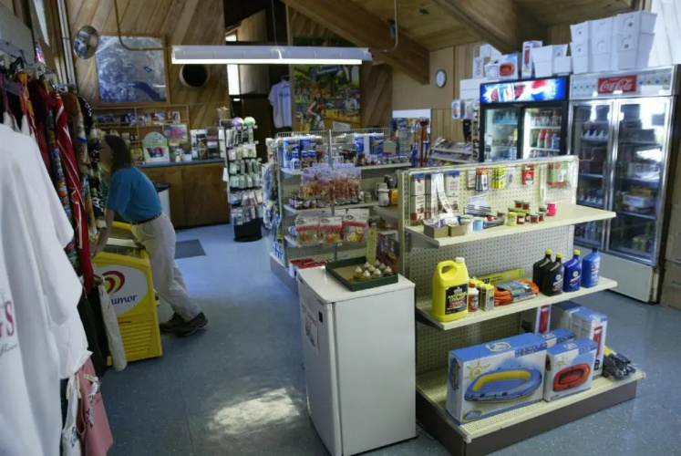 Snowflower Camping Resort Cabin 4