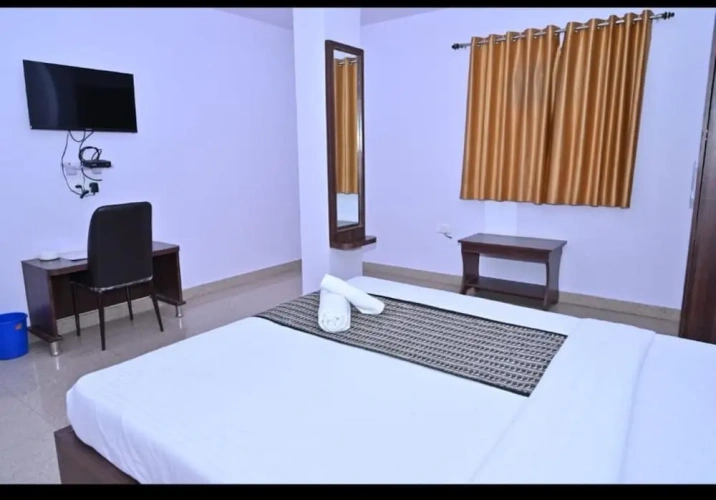 Deluxe Double room with city view