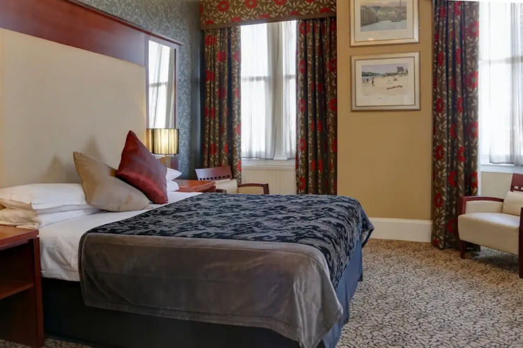 Queen's Hotel