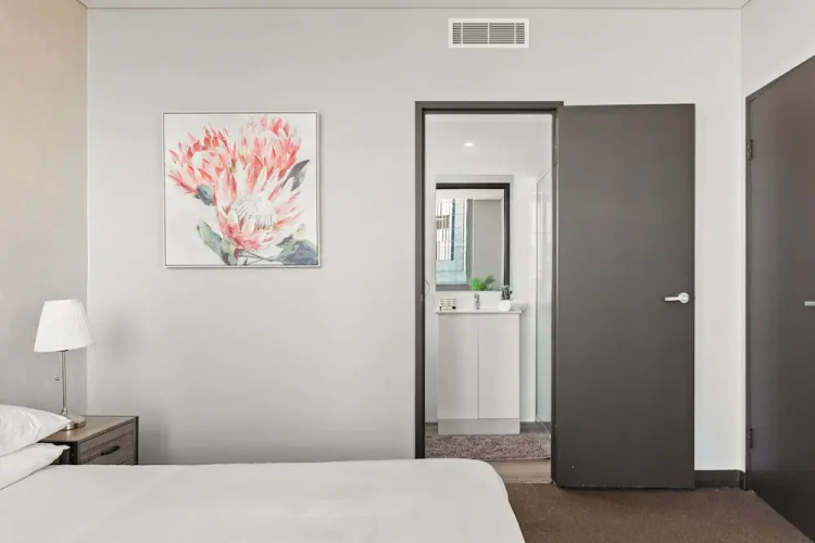 Central 2-bed With Parking & Stunning Views