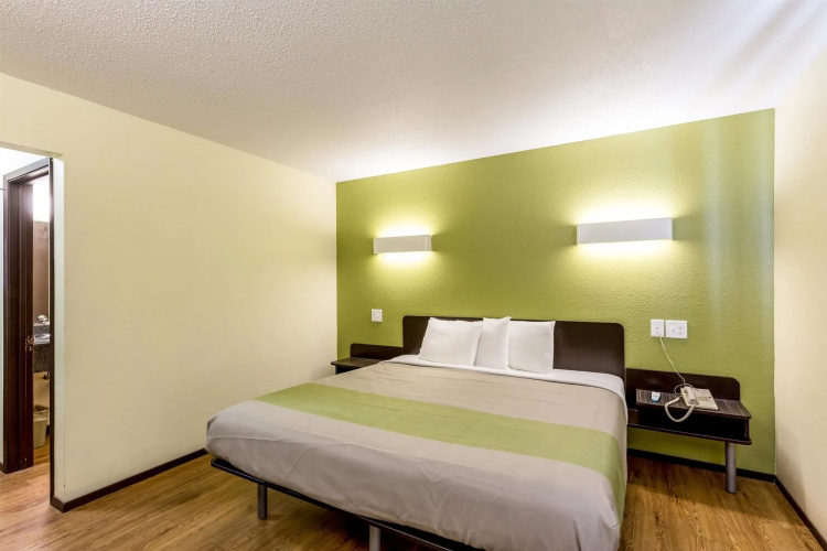 Motel 6 Troy, IL