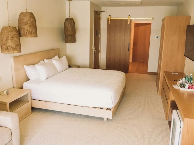 2 Bedrooms Suite with lake view