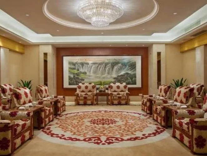 Golden Eagle Summit Hotel