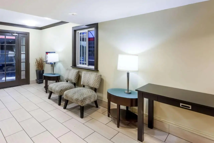 Howard Johnson Express Inn