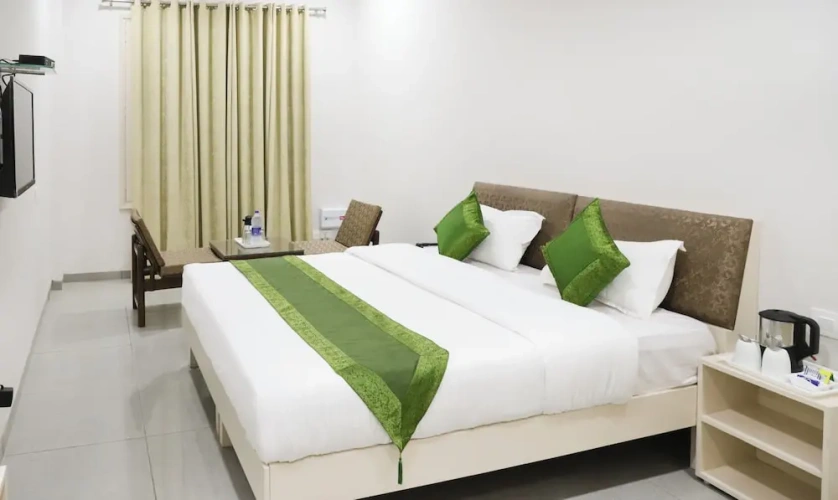 Deluxe Double room with city view