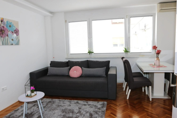 Apartment Dina