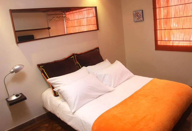 6 Suites Hotel