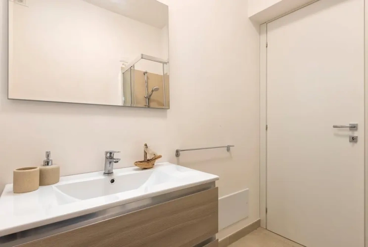 Sextuple Apartment