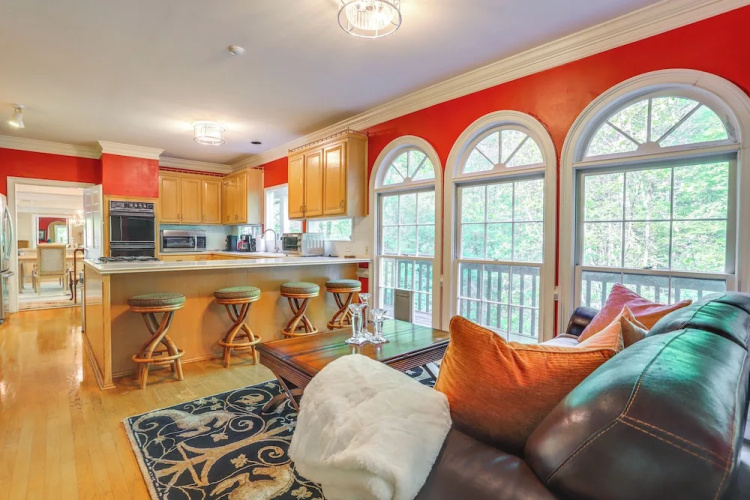 3 Mi to Roswell Riverwalk: Spacious Getaway!