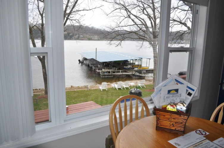 Lake Breeze Resort