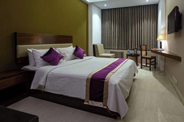 Deluxe Double room with city view