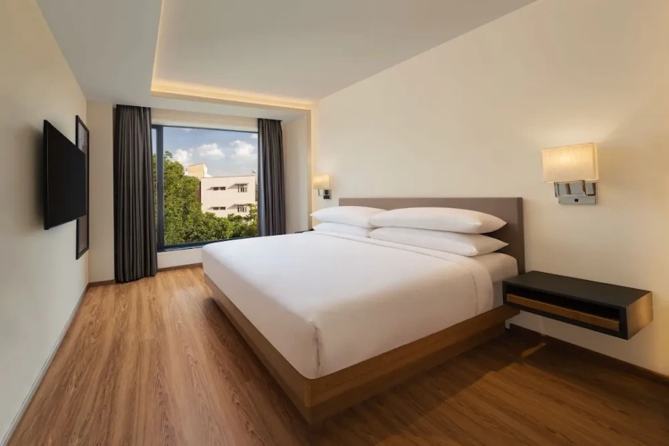 Standard Double room with city view
