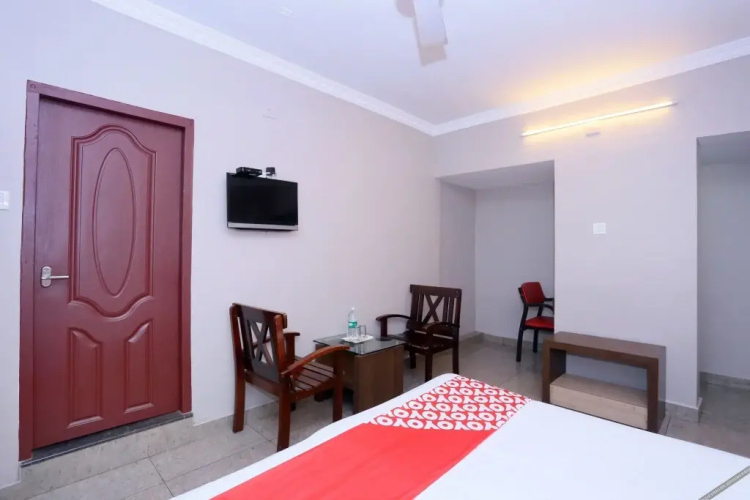 OYO 23116 Gino Tourist Home