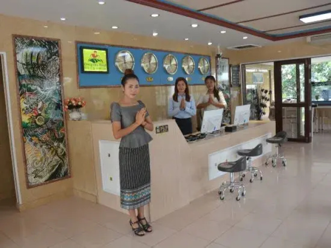 Thanathep Hotel(常青花园酒店(凯旋门大使馆中心店）)