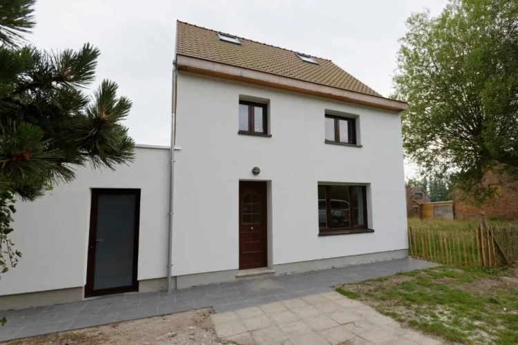 3 Bedrooms Apartment