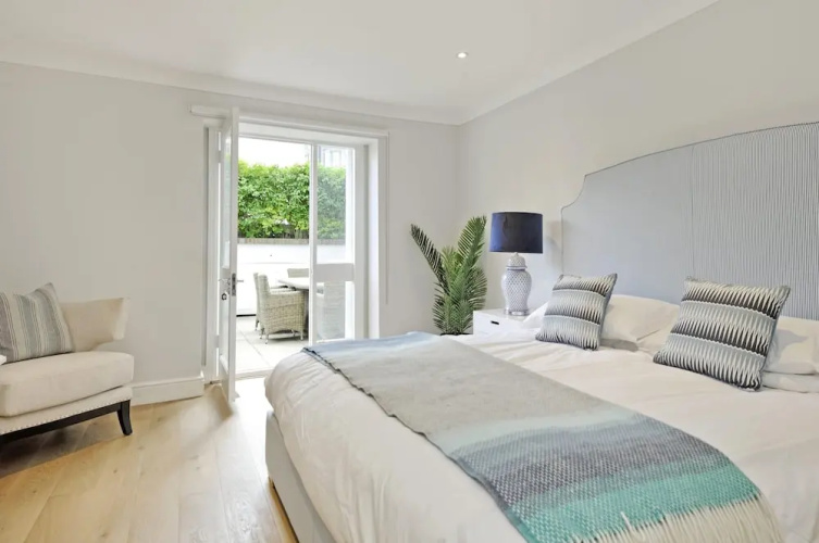Huge Kensington Garden Flat